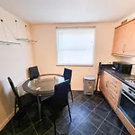 South College 2 Bedroom Apartment - Aberdeen - Free Parking