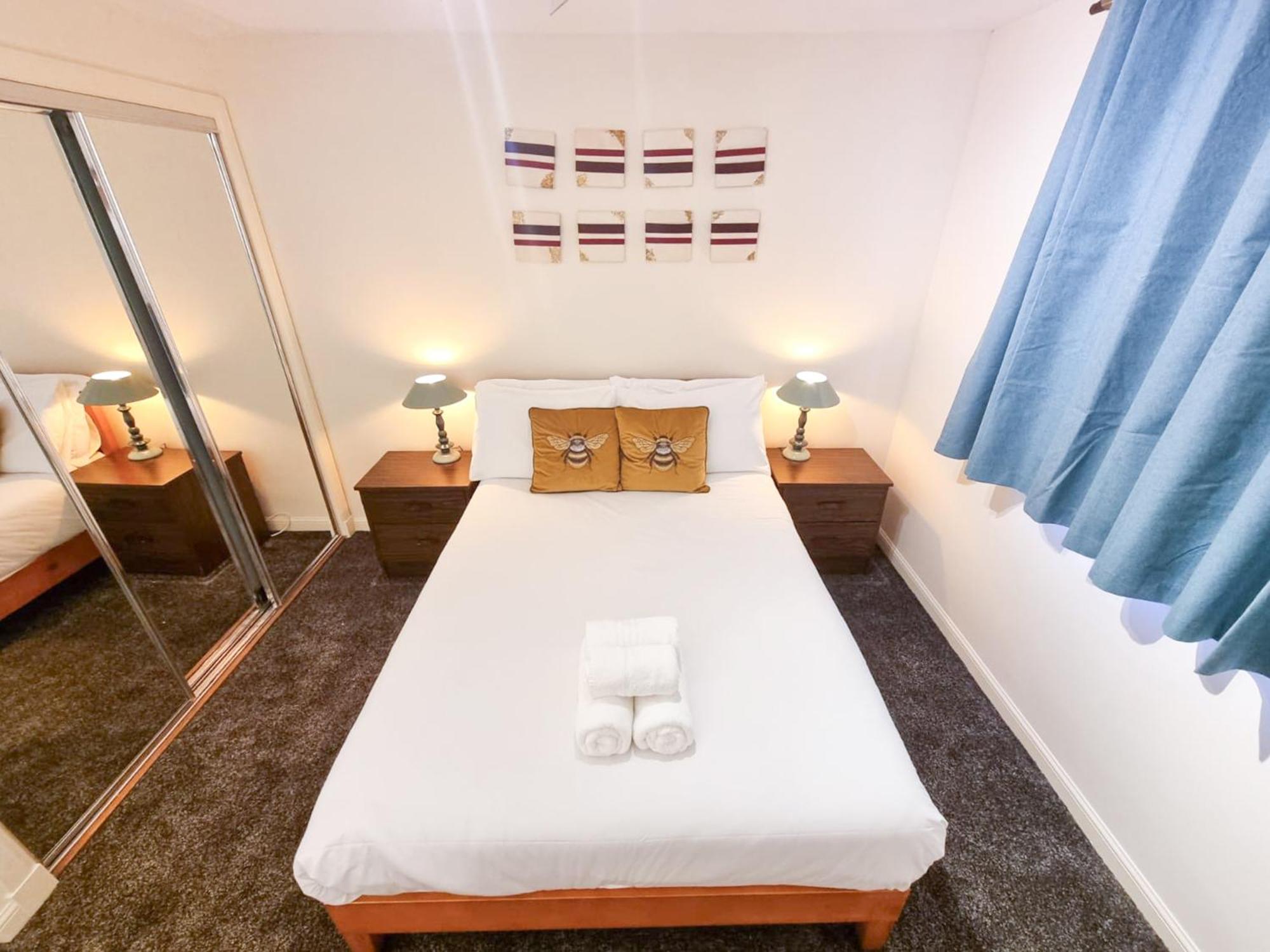 South College 2 Bedroom - - Free Parking *